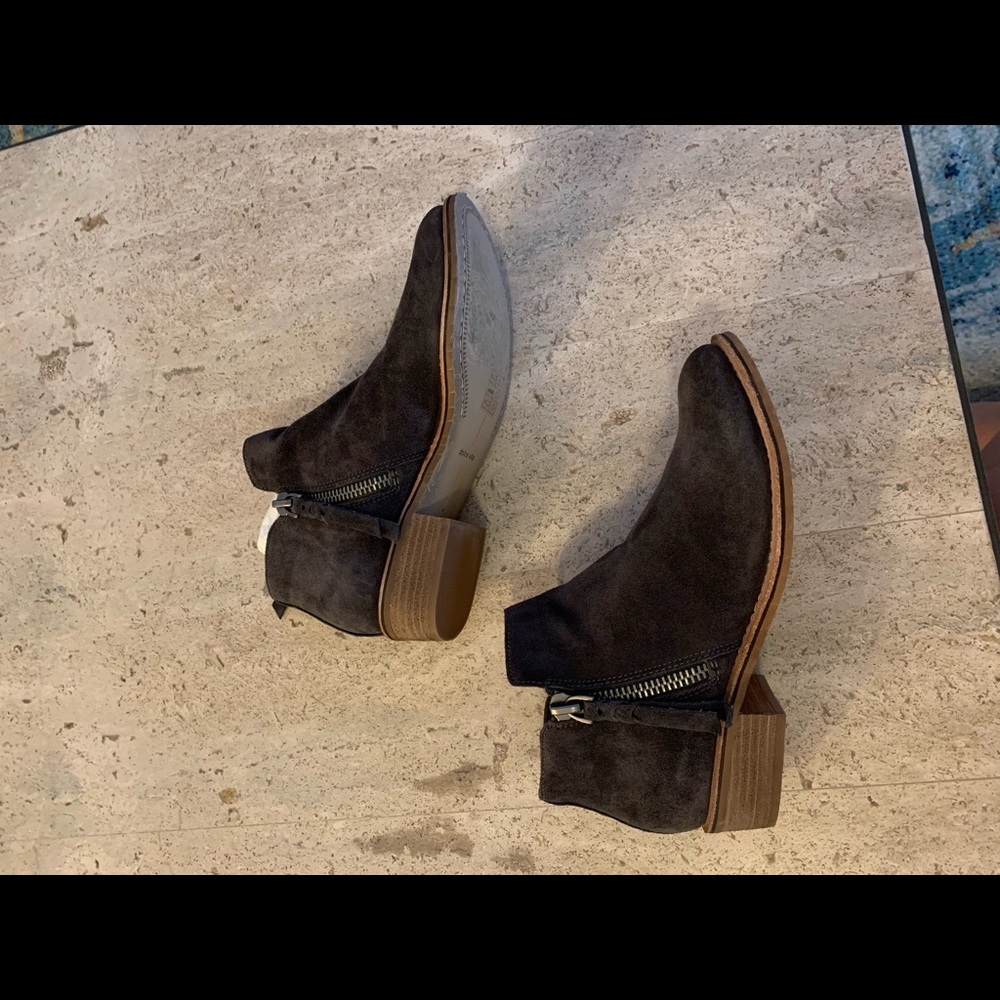 NWT Dolce Vita grey suede booties